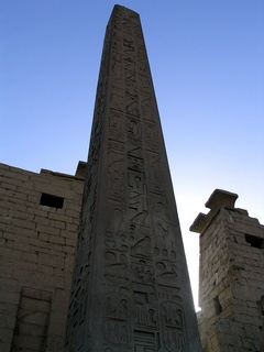 Obelisk z �erven� �uly