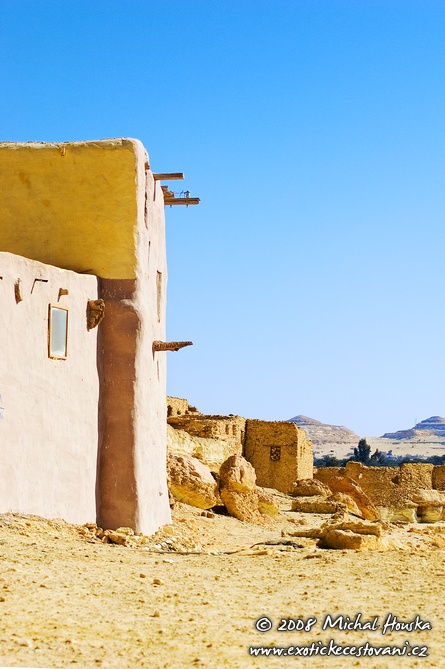 01 Egypt oazy Siwa hlinene domy nedaleko pevnosti Sali.jpg