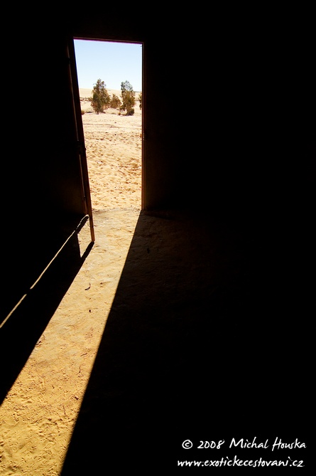 09 Egypt oazy Siwa vchod do pouste.jpg