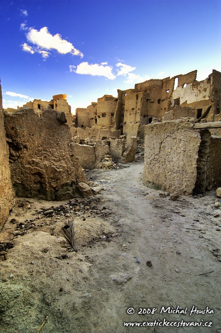 12 Egypt oazy Siwa opustena cast pevnosti Sali ve stredu mesta.jpg