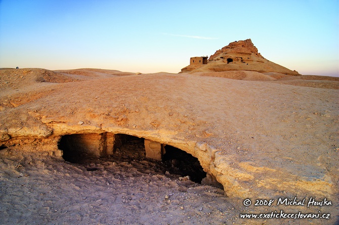 27 Egypt oazy Siwa hora Mrtvych Dzabal al Mauta hrobky.jpg